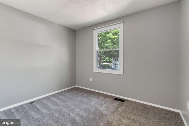 8164 CURVING CREEK CT, Springfield, VA 22153