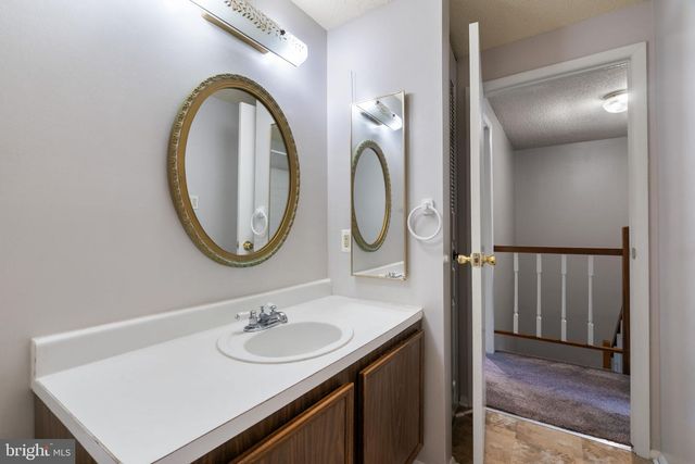 8164 CURVING CREEK CT, Springfield, VA 22153