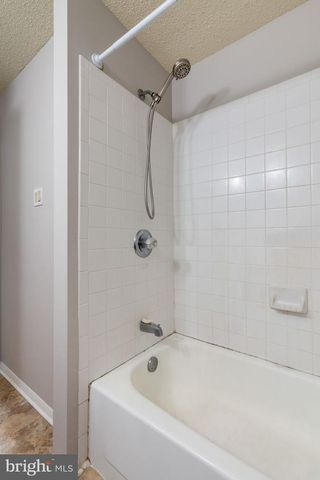 8164 CURVING CREEK CT, Springfield, VA 22153