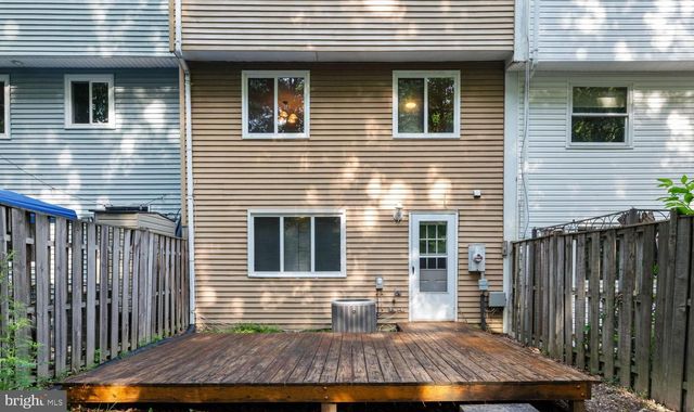 8164 CURVING CREEK CT, Springfield, VA 22153