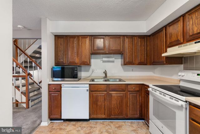 8164 CURVING CREEK CT, Springfield, VA 22153