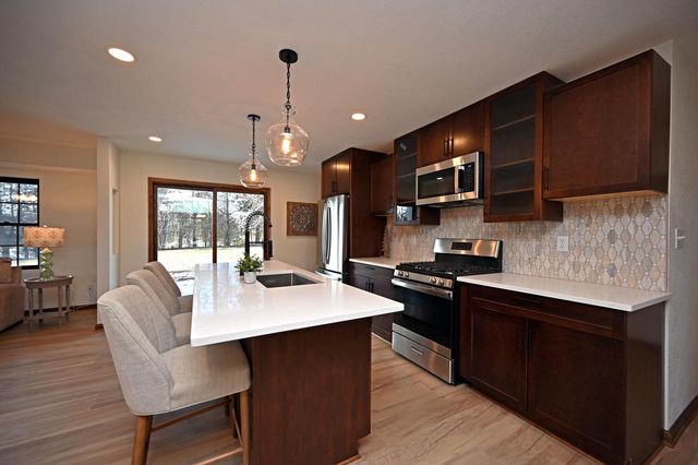 2115 Genesee STREET, Delafield, WI 53018