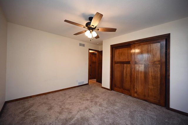 2115 Genesee STREET, Delafield, WI 53018