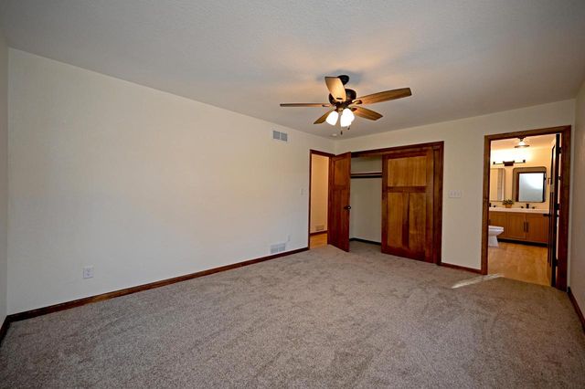 2115 Genesee STREET, Delafield, WI 53018