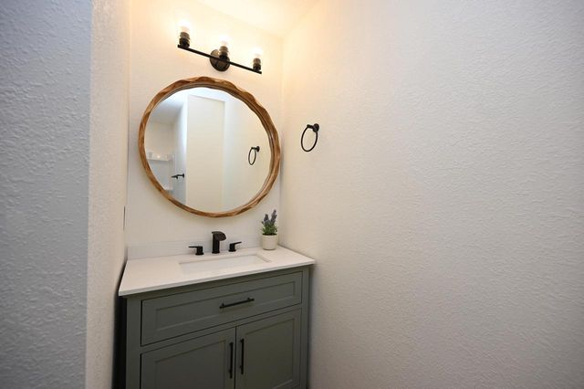 2115 Genesee STREET, Delafield, WI 53018