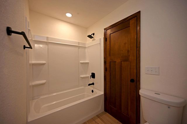 2115 Genesee STREET, Delafield, WI 53018