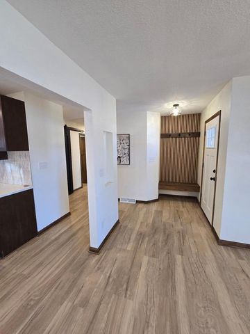 2115 Genesee STREET, Delafield, WI 53018