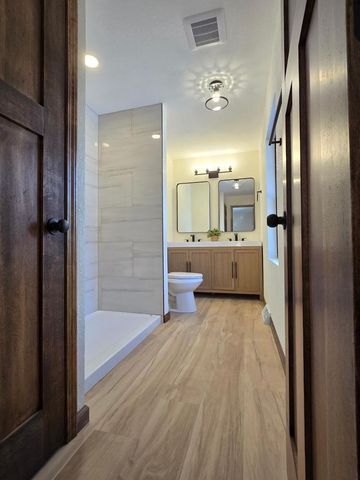 2115 Genesee STREET, Delafield, WI 53018