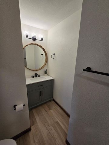 2115 Genesee STREET, Delafield, WI 53018