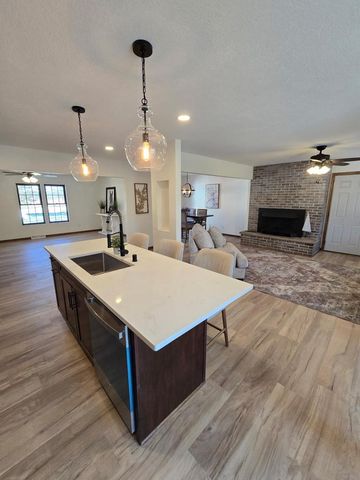 2115 Genesee STREET, Delafield, WI 53018