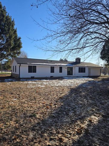 2115 Genesee STREET, Delafield, WI 53018