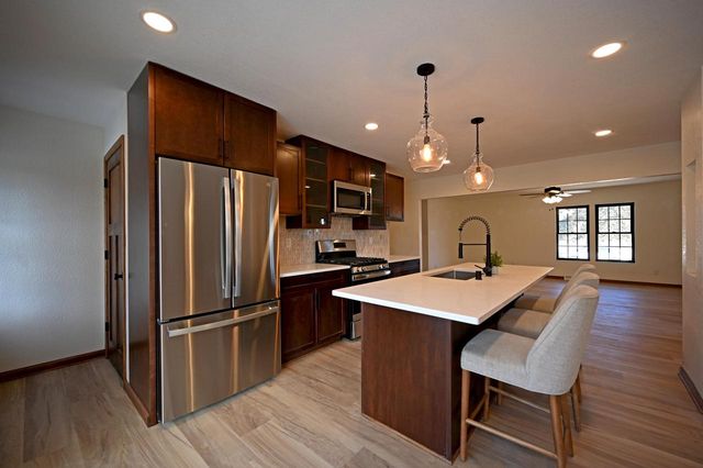 2115 Genesee STREET, Delafield, WI 53018