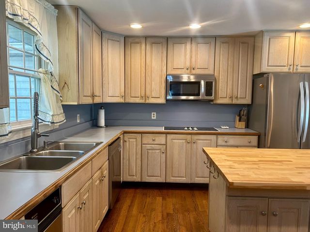 100 S SHORE DR, Dover, DE 19901