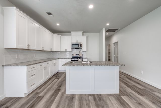 924 W Collins Street, Denison, TX 75020