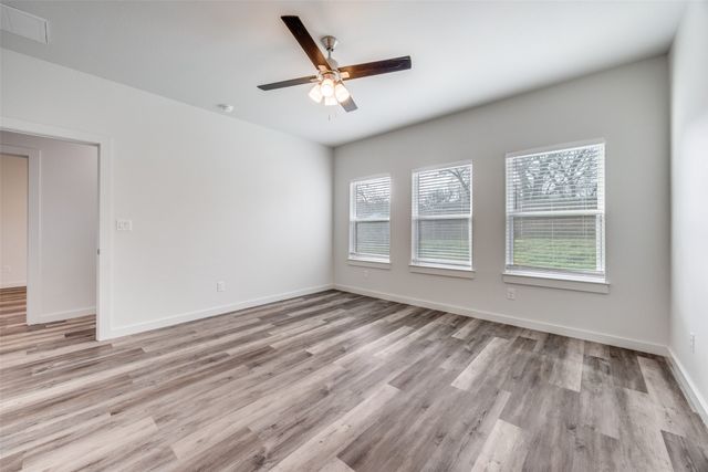 924 W Collins Street, Denison, TX 75020