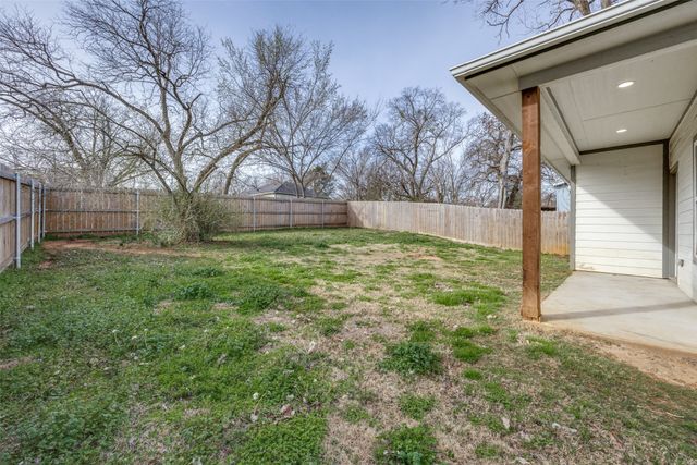924 W Collins Street, Denison, TX 75020