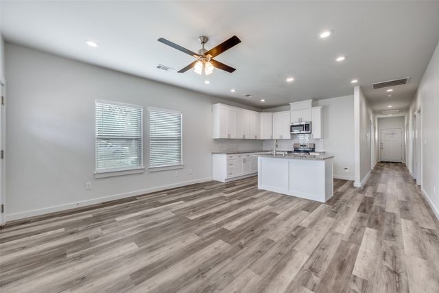 924 W Collins Street, Denison, TX 75020