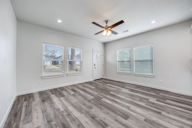 924 W Collins Street, Denison, TX 75020