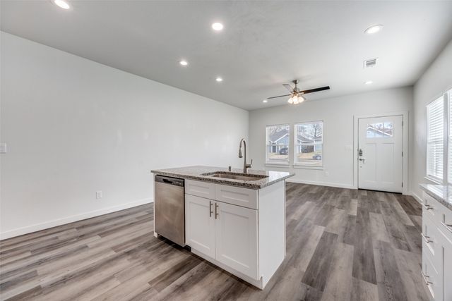 924 W Collins Street, Denison, TX 75020