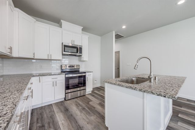 924 W Collins Street, Denison, TX 75020