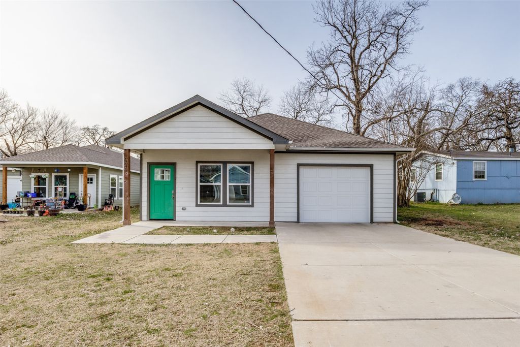 924 W Collins Street, Denison, TX 75020