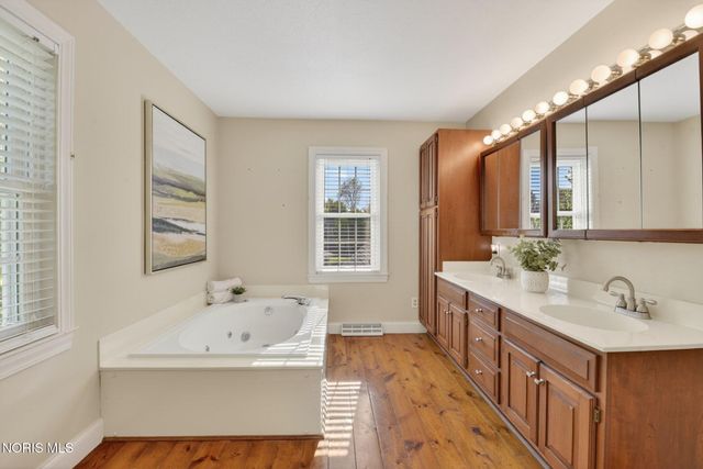 5238 River Ridge Circle, Sylvania, OH 43560