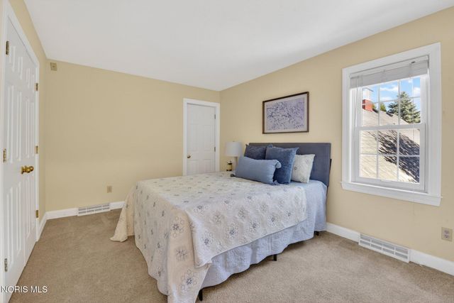 5238 River Ridge Circle, Sylvania, OH 43560