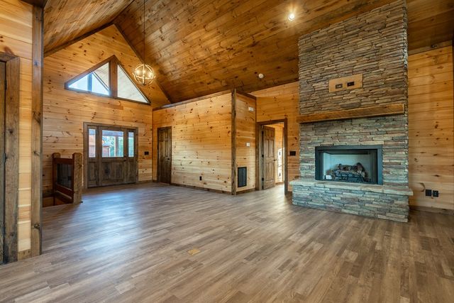 612 Kensington Drive, Mineral Bluff, GA 30559