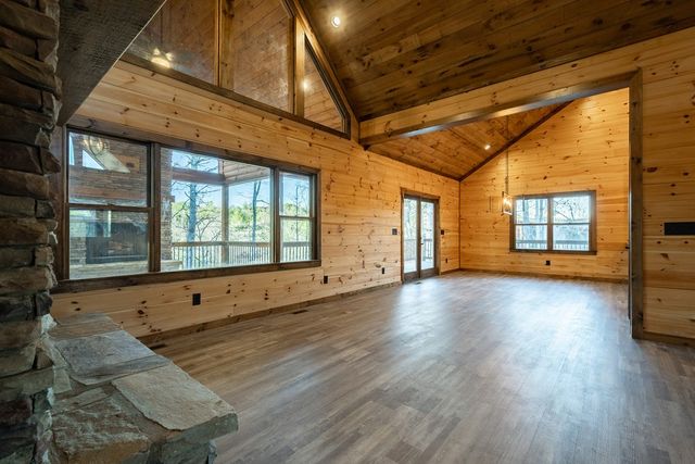 612 Kensington Drive, Mineral Bluff, GA 30559