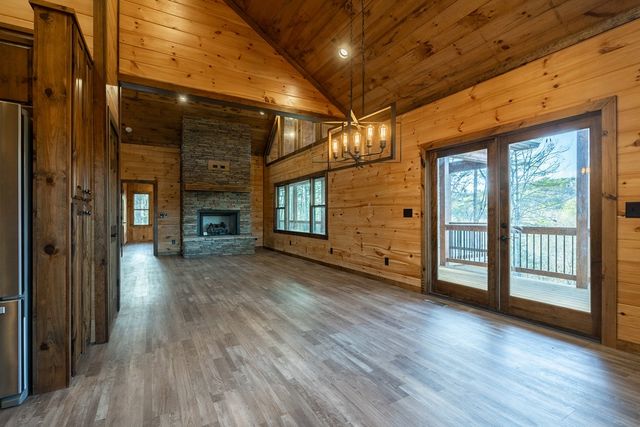612 Kensington Drive, Mineral Bluff, GA 30559