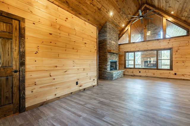612 Kensington Drive, Mineral Bluff, GA 30559