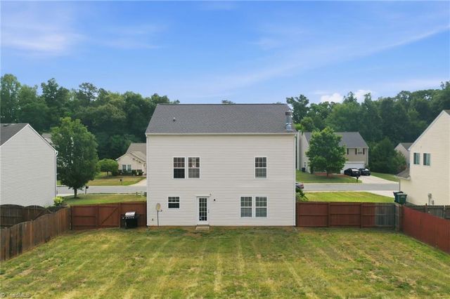 410 Walnut Crossing Drive, Whitsett, NC 27377