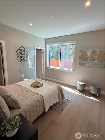 4305 NE 26 Place, Renton, WA 98059