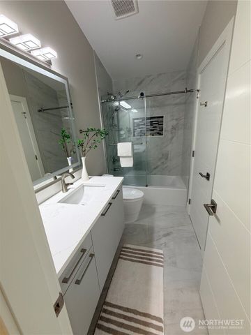 4305 NE 26 Place, Renton, WA 98059