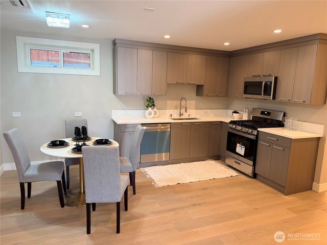 4305 NE 26 Place, Renton, WA 98059