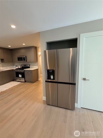 4305 NE 26 Place, Renton, WA 98059
