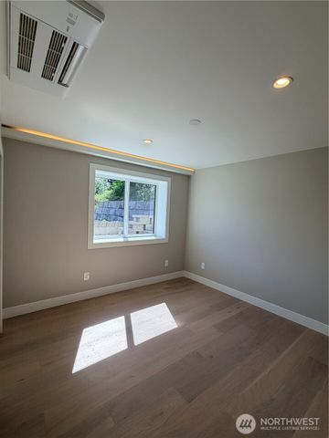 4305 NE 26 Place, Renton, WA 98059