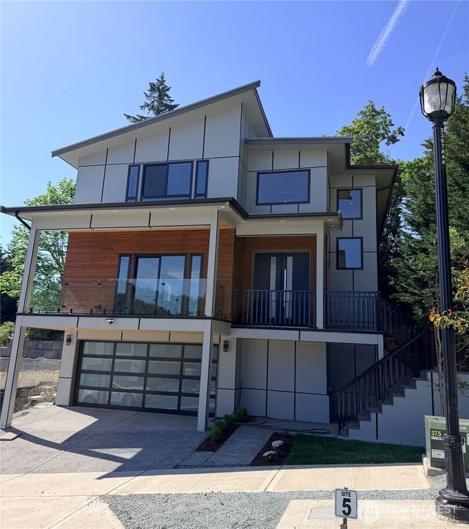 4305 NE 26 Place, Renton, WA 98059