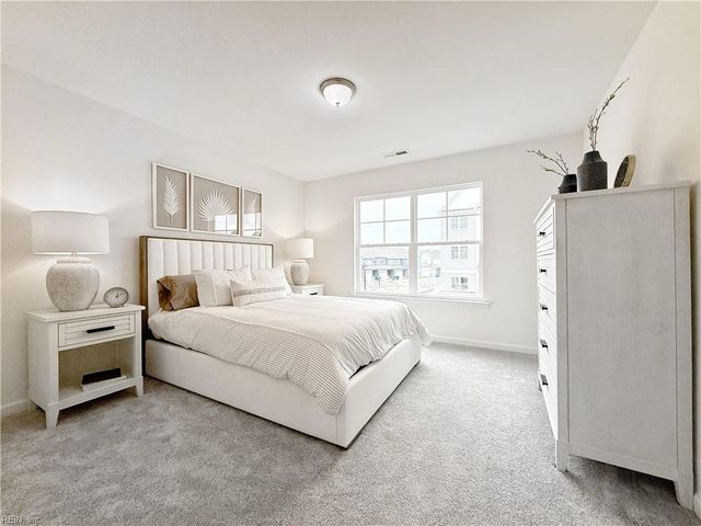 1543 Waltham LN, Newport News, VA 23608