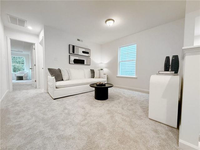 1543 Waltham LN, Newport News, VA 23608