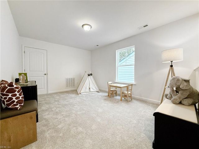 1543 Waltham LN, Newport News, VA 23608