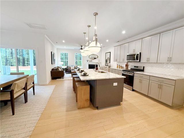 1543 Waltham LN, Newport News, VA 23608