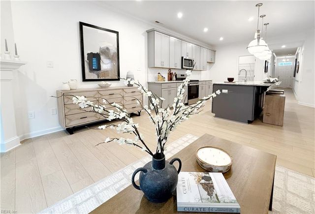 1543 Waltham LN, Newport News, VA 23608