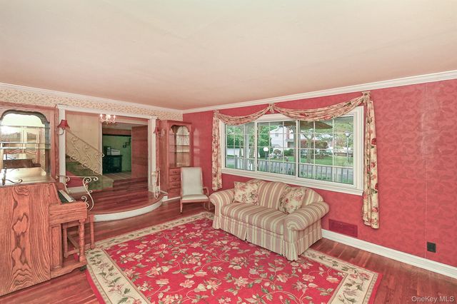 10 Linford Lane, Melville, NY 11747