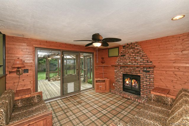 10 Linford Lane, Melville, NY 11747