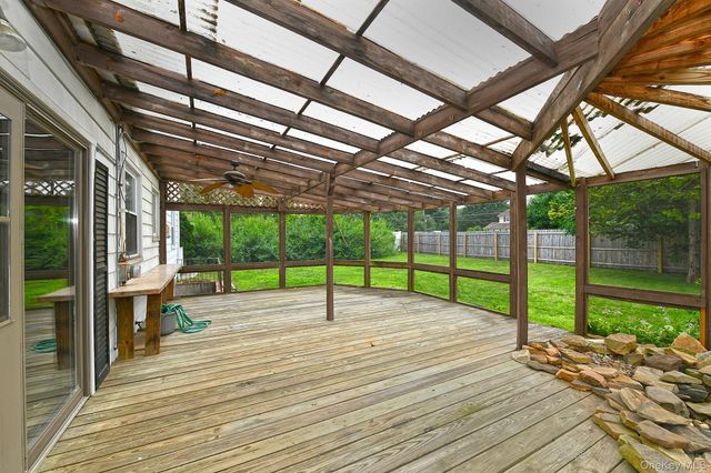 10 Linford Lane, Melville, NY 11747