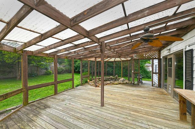 10 Linford Lane, Melville, NY 11747