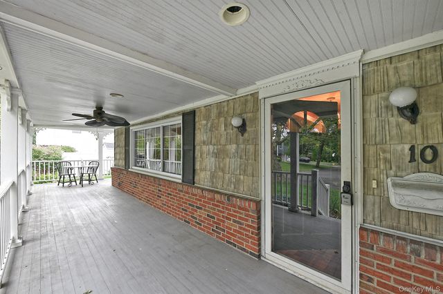 10 Linford Lane, Melville, NY 11747