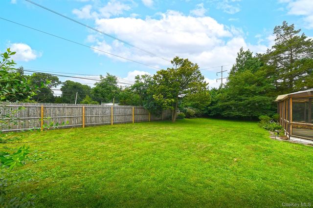 10 Linford Lane, Melville, NY 11747