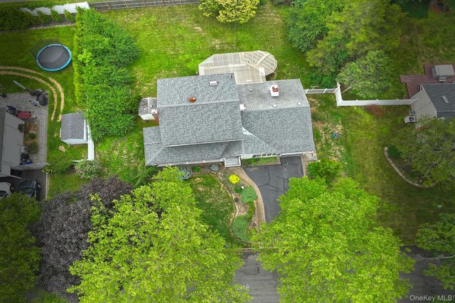 10 Linford Lane, Melville, NY 11747